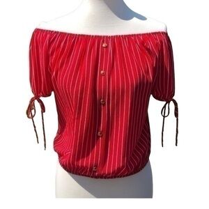 Off the shoulder short sleeve top